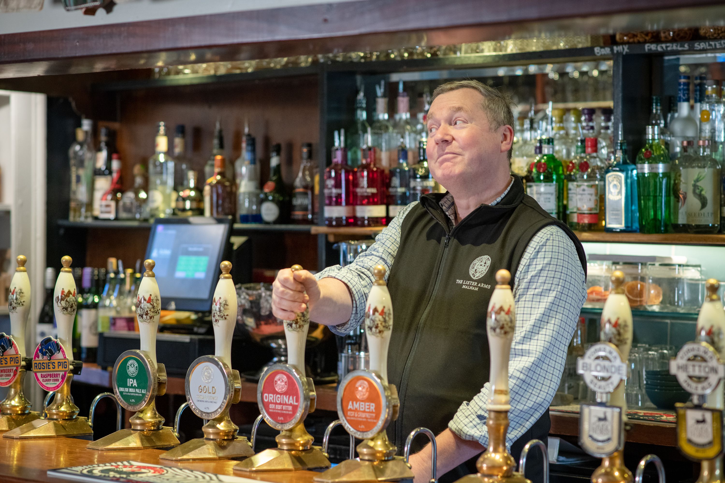 barman pulling pint